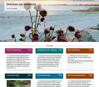 Variante avec une bannière représentant des chardons violets au premier plan et la mer à l'arrière-plan