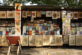 Un stand de bouquiniste, quai Montebello, Paris.